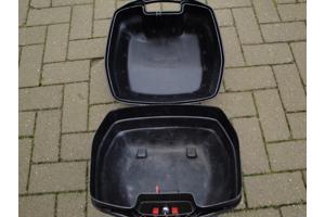 Brommer koffer en twee spiegel.