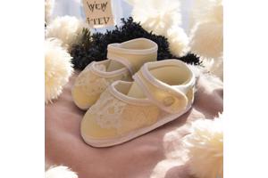 Junior Joy Babyschoenen Newborn Meisjes Geel met wit kant