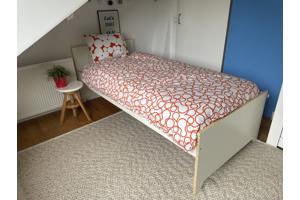 goed eenpersoonsbed met stevige lattenbodem