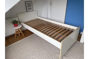 goed eenpersoonsbed met stevige lattenbodem