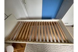 goed eenpersoonsbed met stevige lattenbodem