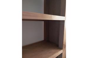 Boekenkast teakhout, open aan achterkañt