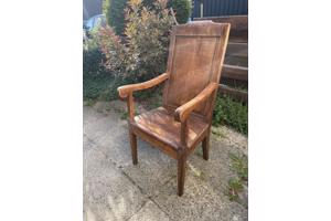 Antieke kloosterstoel