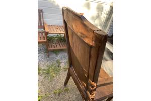 Antieke kloosterstoel