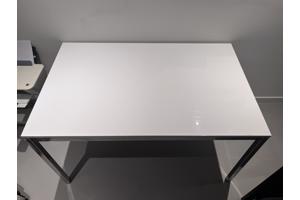 EETTAFEL + 4 STOELEN – WIT/ZWART/CHROOM
