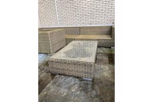 Tafel wicker met glazen plaat,kan marmeren plaat op.