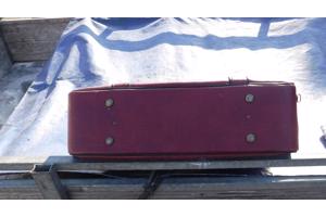 Rode lederen reiskoffer