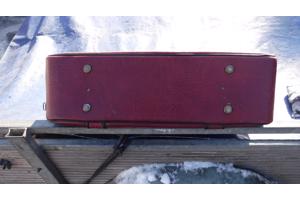 Rode lederen reiskoffer