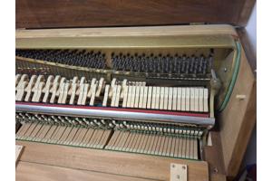 Rippen houten piano