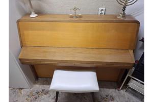 Rippen houten piano