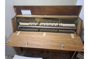 Rippen houten piano