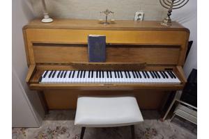 Rippen houten piano
