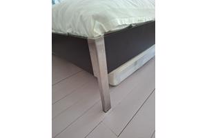Bed 140x200 zeer goede staat en sterk
