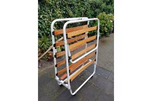 Onderstel voor ( logeer-) bed