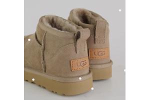 Uggs Bruin en Zwart. Verschillende maten beschikbaar.