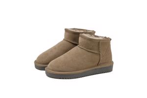 Uggs Bruin en Zwart. Verschillende maten beschikbaar.