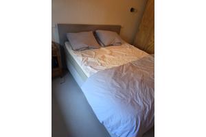 Kingsize bed (180x210)