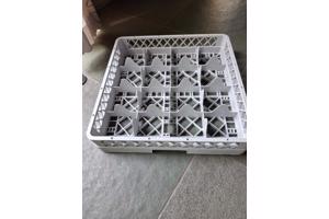 vier kratten voor horeca afwasmachine/vaatwasmachine