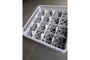 vier kratten voor horeca afwasmachine/vaatwasmachine