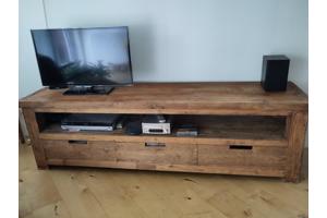 Robuust eiken dressoir met moderne uitstraling