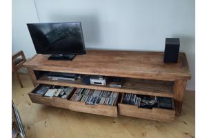 Robuust eiken dressoir met moderne uitstraling