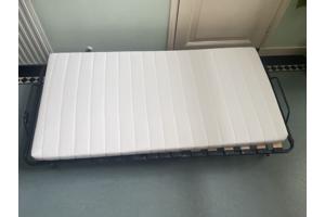 Opklapbed met matras 80 x 1.90. In goede staat. Weinig gebruikt.