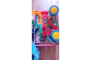 Tassen vol speelgoed