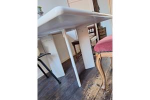 Mooie vierkante eettafel