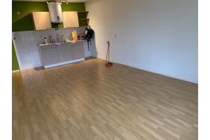 Laminaatvloer beuken 60 m2 plus een nieuw pak en plinten
