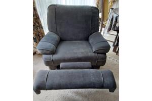 2 relaxfauteuils met uitklapbaar voetendeel
