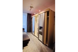 Grote hang-legkast in zeer goede staat. Zelf demonteren.