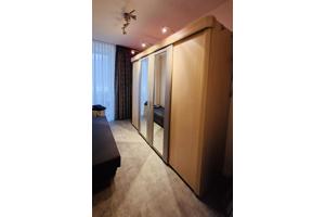 Grote hang-legkast in zeer goede staat. Zelf demonteren.