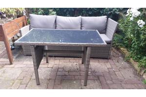 Loungebank en tafel