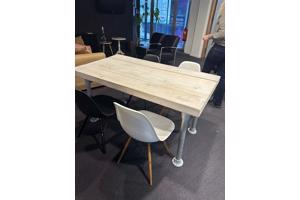 Gratis af te halen houten tafels