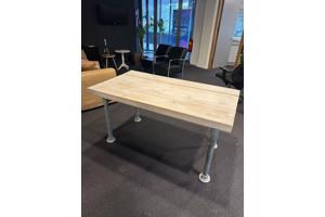 Gratis af te halen houten tafels