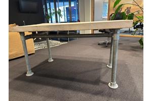 Gratis af te halen houten tafels