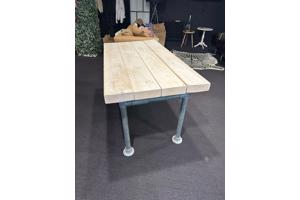 Gratis af te halen houten tafels