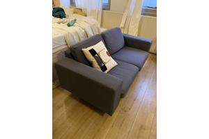 Grijze tweezits bank