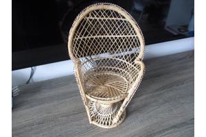 Porseleinen Poppen met Stoeltjes.