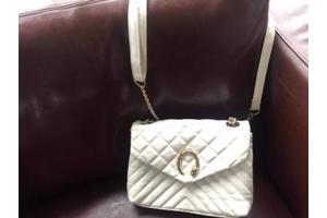 2  STUKS  leuke  tassen  wit  schouder   en  avond tasje