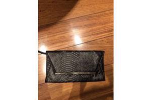 2  STUKS  leuke  tassen  wit  schouder   en  avond tasje