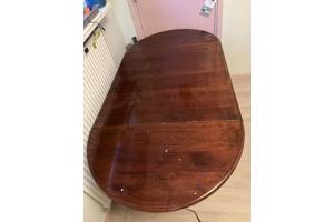 Praktische inklapbare houten tafel