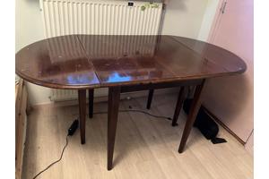 Praktische inklapbare houten tafel