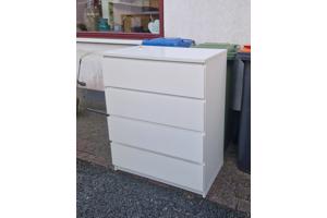 mooie boekenkast en ladekast