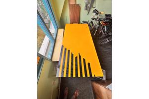 Stevige tafel met sfeervol tafelblad