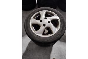 Velgen met band 15 inch van peugeot 206 1.4 HDI