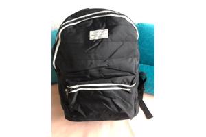 2  nieuwe  rugtassen  kan per   stuk