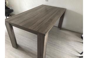 Rechthoekige houten eetkamertafel