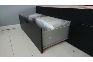 BRIMNES bed zwart 140x200 cm