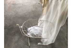 Poppenwieg van ijzer met bekleding (zie foto&amp;#x2019;s)